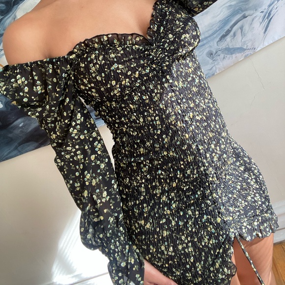 Ruched Tropical Dress - Picture 4 of 5